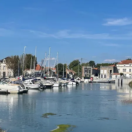 Vendégház Modern And Cosy Ecolodge, Shared Heated Pool, 4*