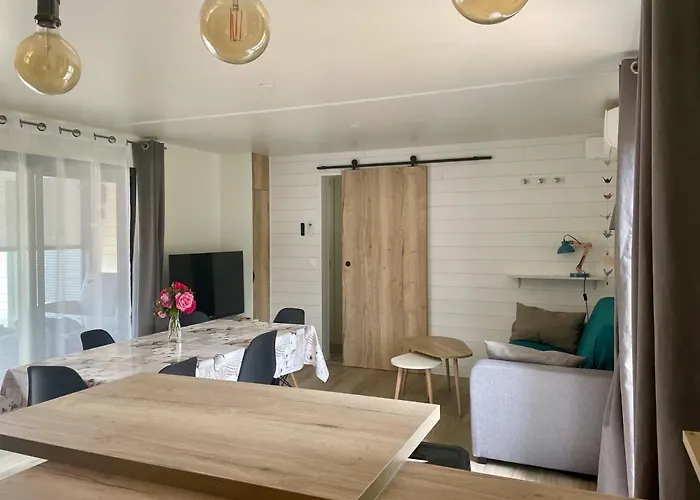 Guest house Modern And Cosy Ecolodge, Shared Heated Pool,