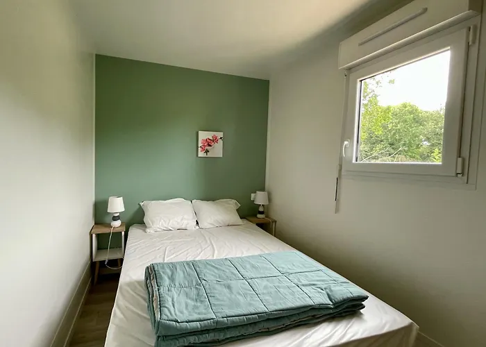 Guest house Modern And Cosy Ecolodge, Shared Heated Pool, Les Mathes